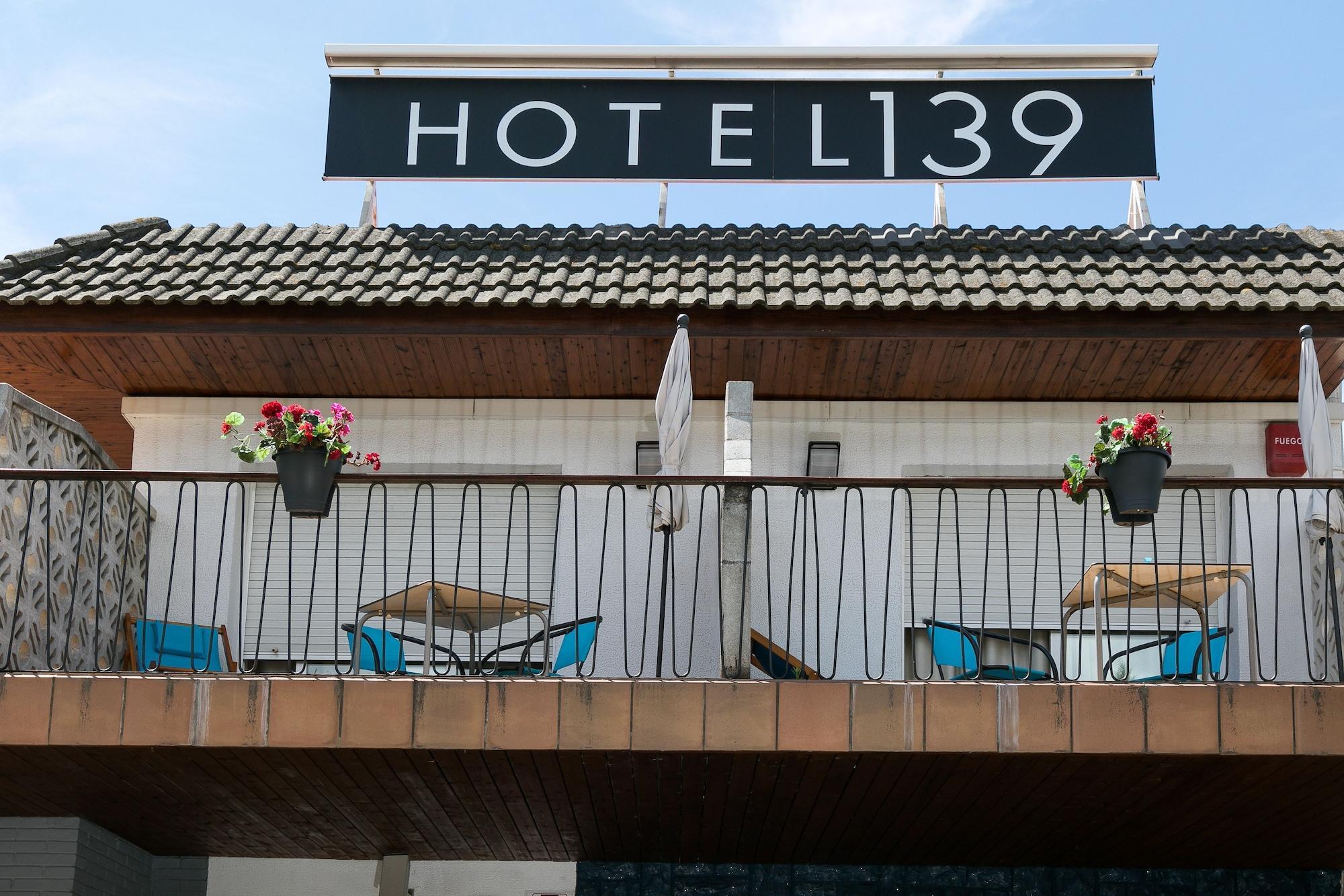 Hotel 139 Castelldefels Bagian luar foto